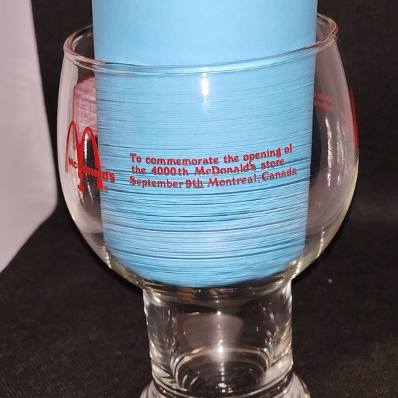1976 McDonald's Canada 4,000th Store Opening Commemorative Glass & Hankerchief - Picture 2 of 5